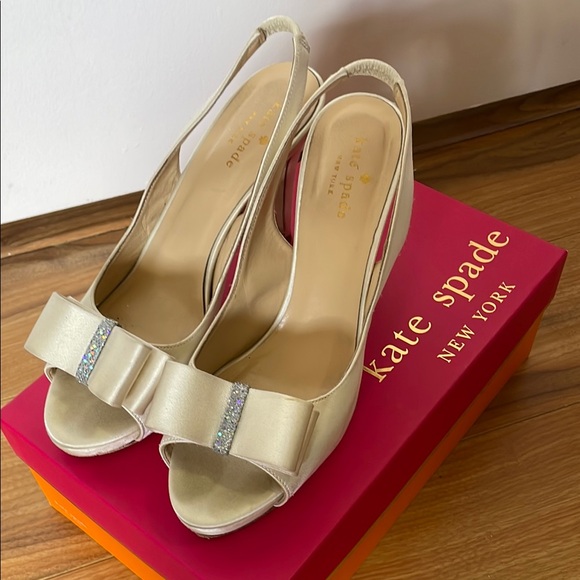 kate spade Shoes - Kate Spade Cream Slingback Heels